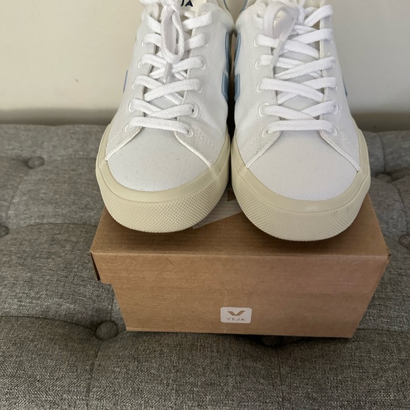 VEJA Campo CA Canvas!! EUC - Picture 5 of 11